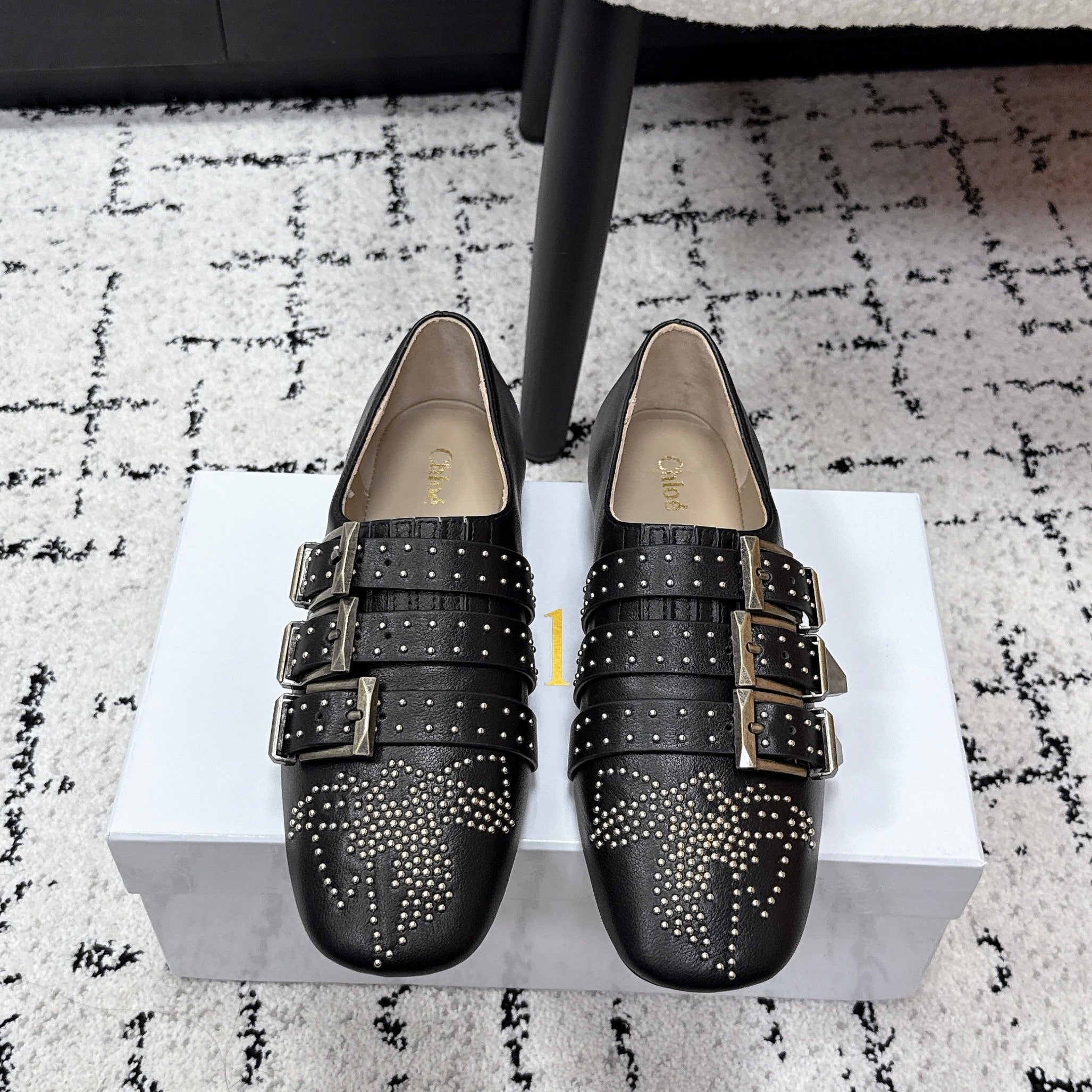 CHLOÉ 26S FLAT SHOES IN BLACK CALFSKIN WITH METAL STUDS