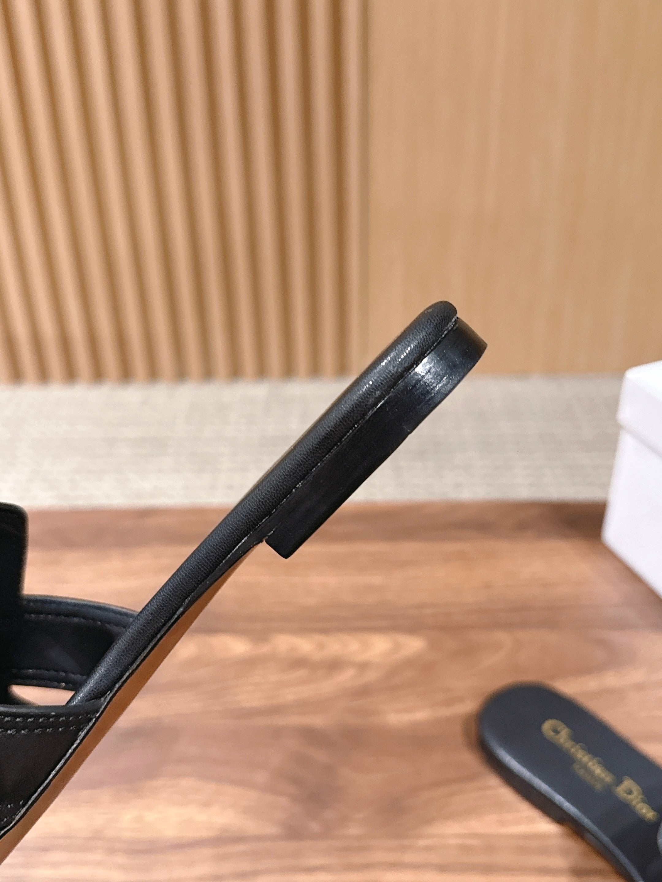 DIOR 26S WIDE STRAP SLIDE SANDALS IN BLACK CALFSKIN PEARL GOLD BUCKLE