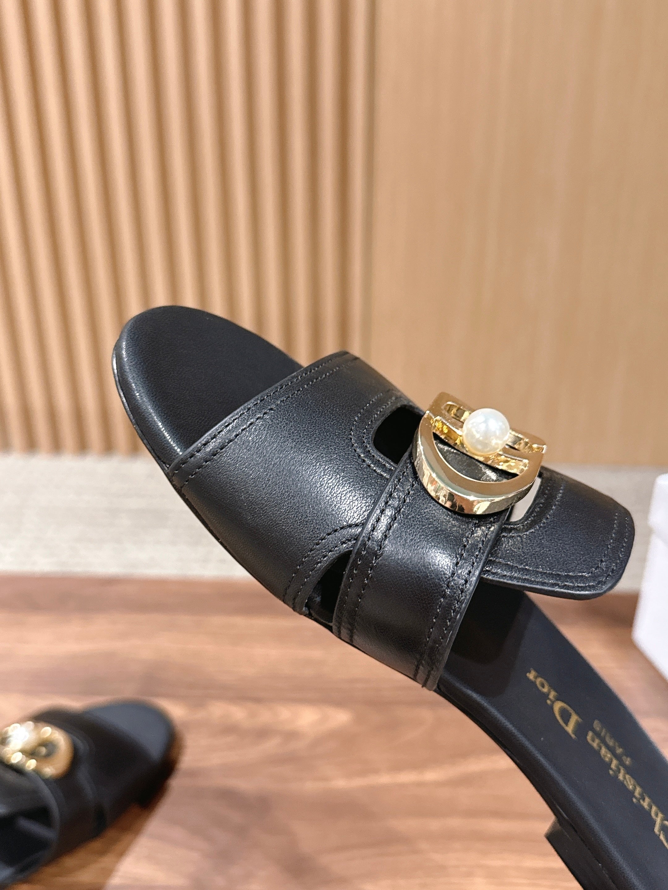 DIOR 26S WIDE STRAP SLIDE SANDALS IN BLACK CALFSKIN PEARL GOLD BUCKLE