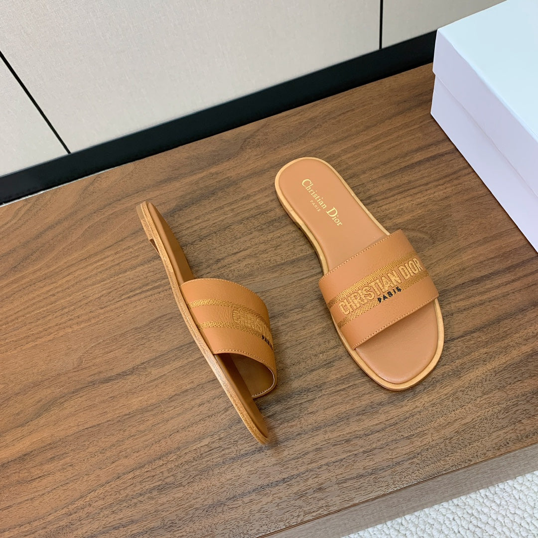 DIOR 25S DWAY SLIDE IN LIGHT BROWN CALFSKIN