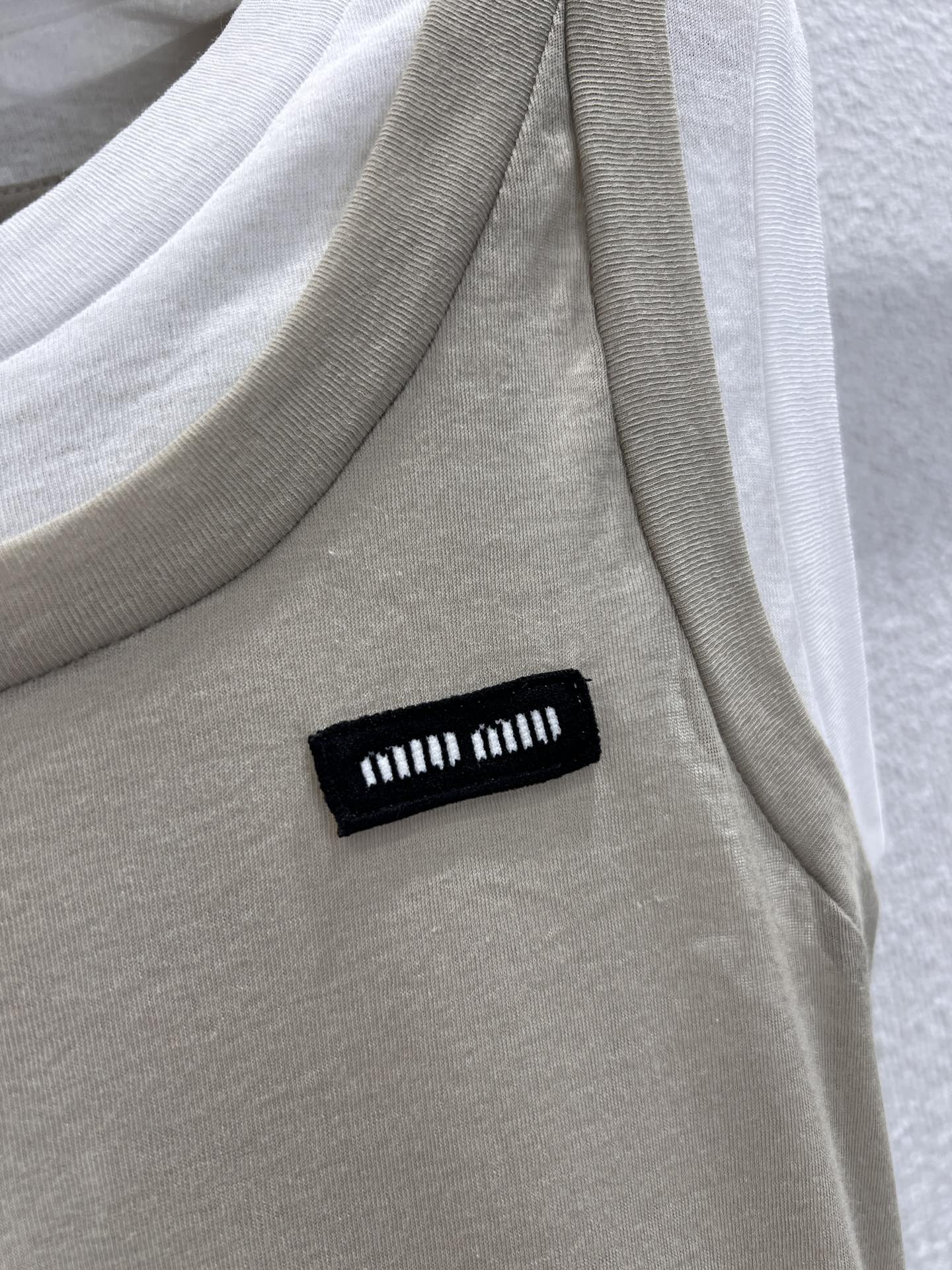 MIUMIU SLEEVELESS TOP 268911