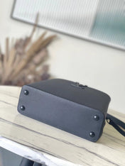 CAPUCINES EAST-WEST 27 IN BLACK TAURILLON