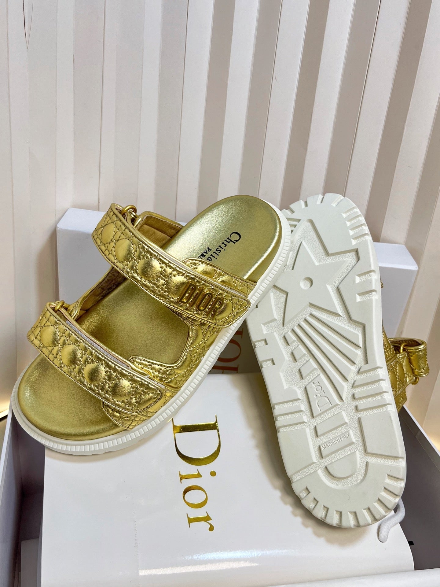 DIORACT SLIDES 25MM IN GOLD PATENT CALFSKIN
