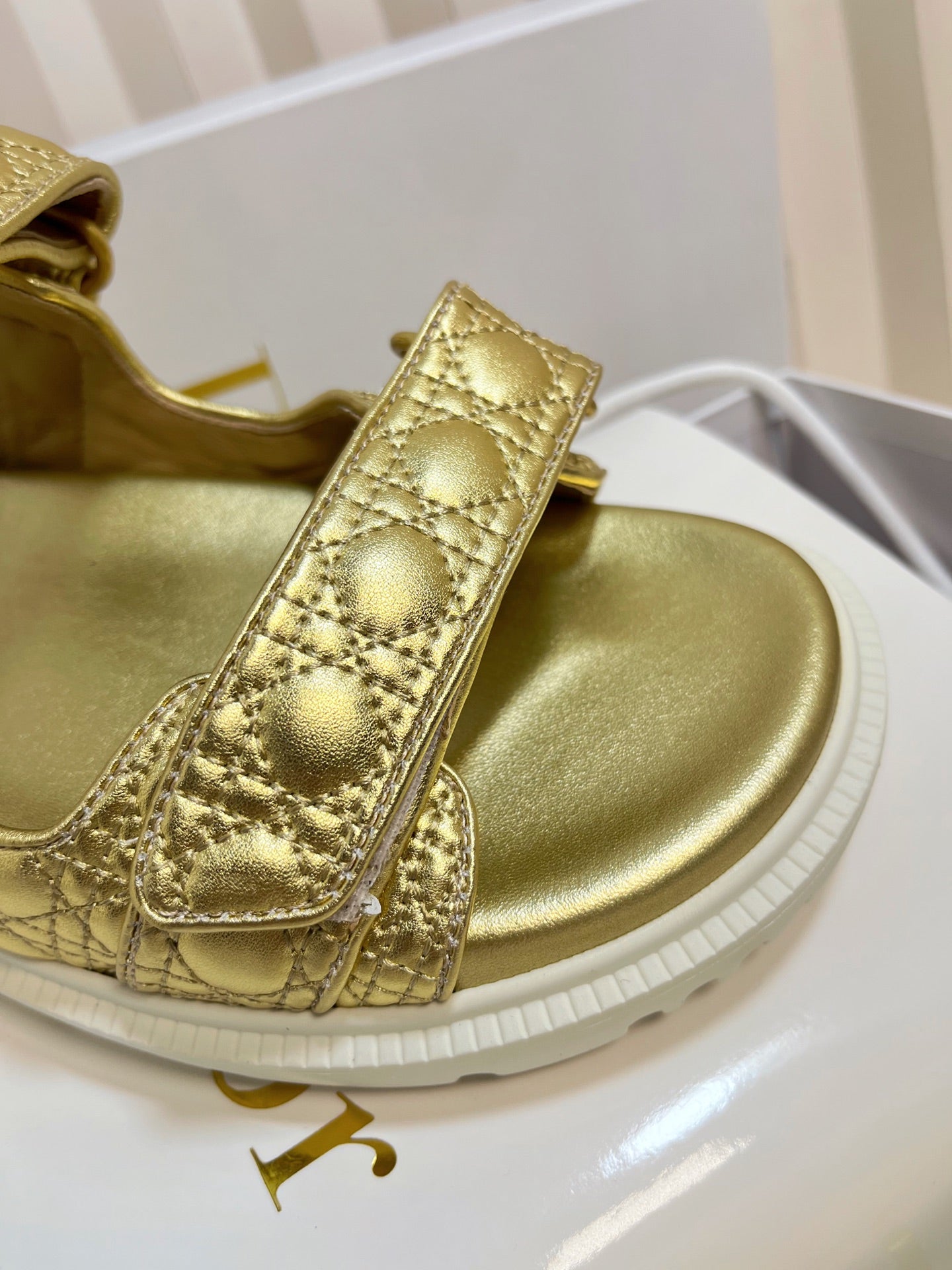DIORACT SLIDES 25MM IN GOLD PATENT CALFSKIN
