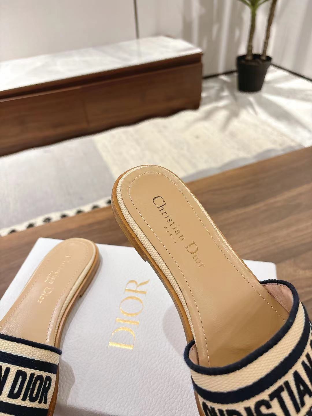 DWAY SLIDES IN BEIGE AND NAVY BLUE TECHNICAL FABRIC