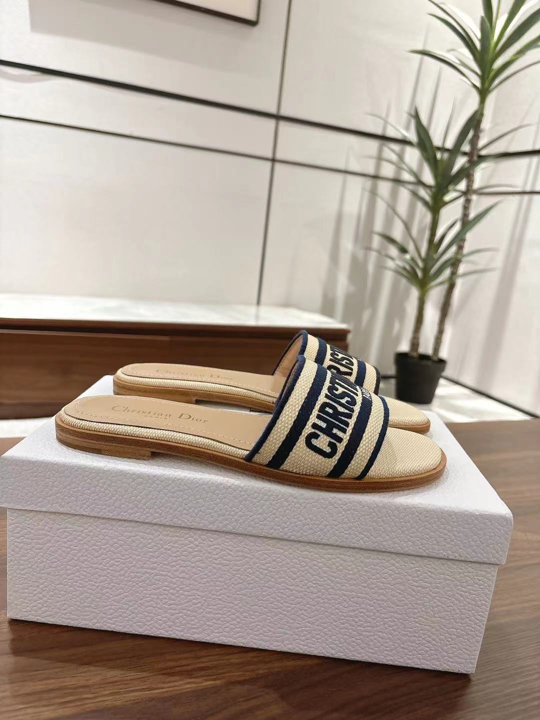DWAY SLIDES IN BEIGE AND NAVY BLUE TECHNICAL FABRIC