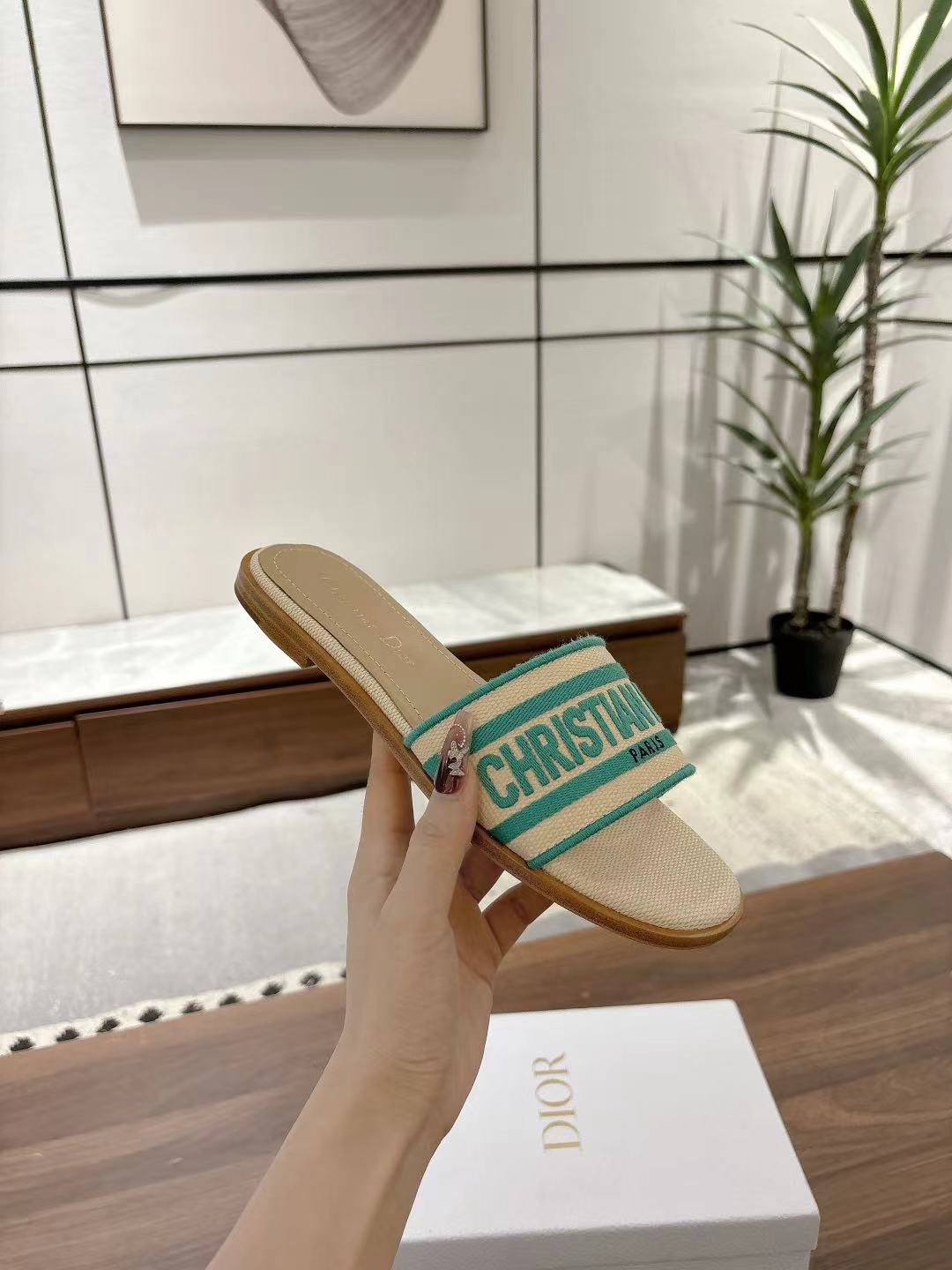 DWAY SLIDES IN BEIGE AND GREEN TECHNICAL FABRIC