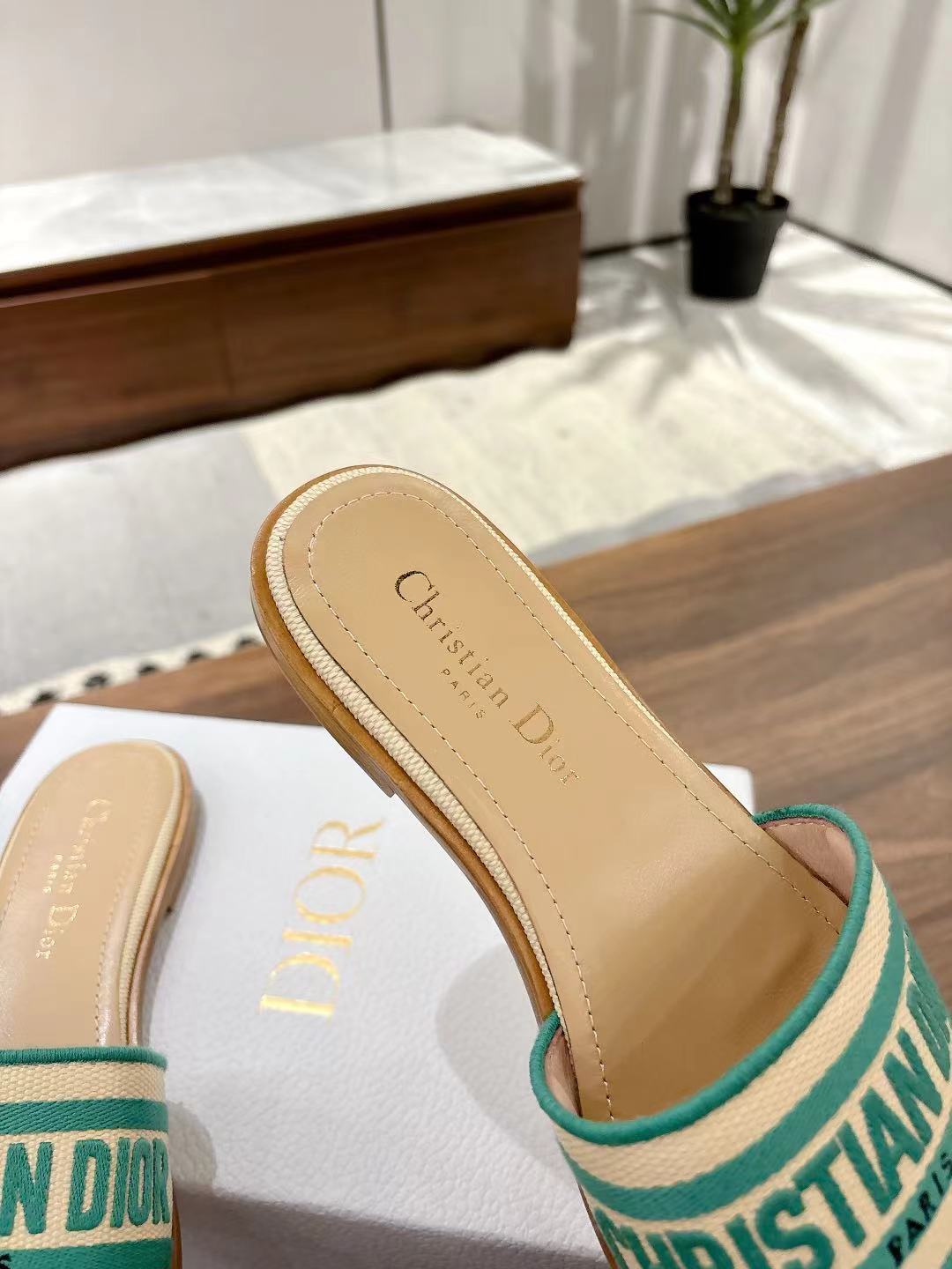 DWAY SLIDES IN BEIGE AND GREEN TECHNICAL FABRIC
