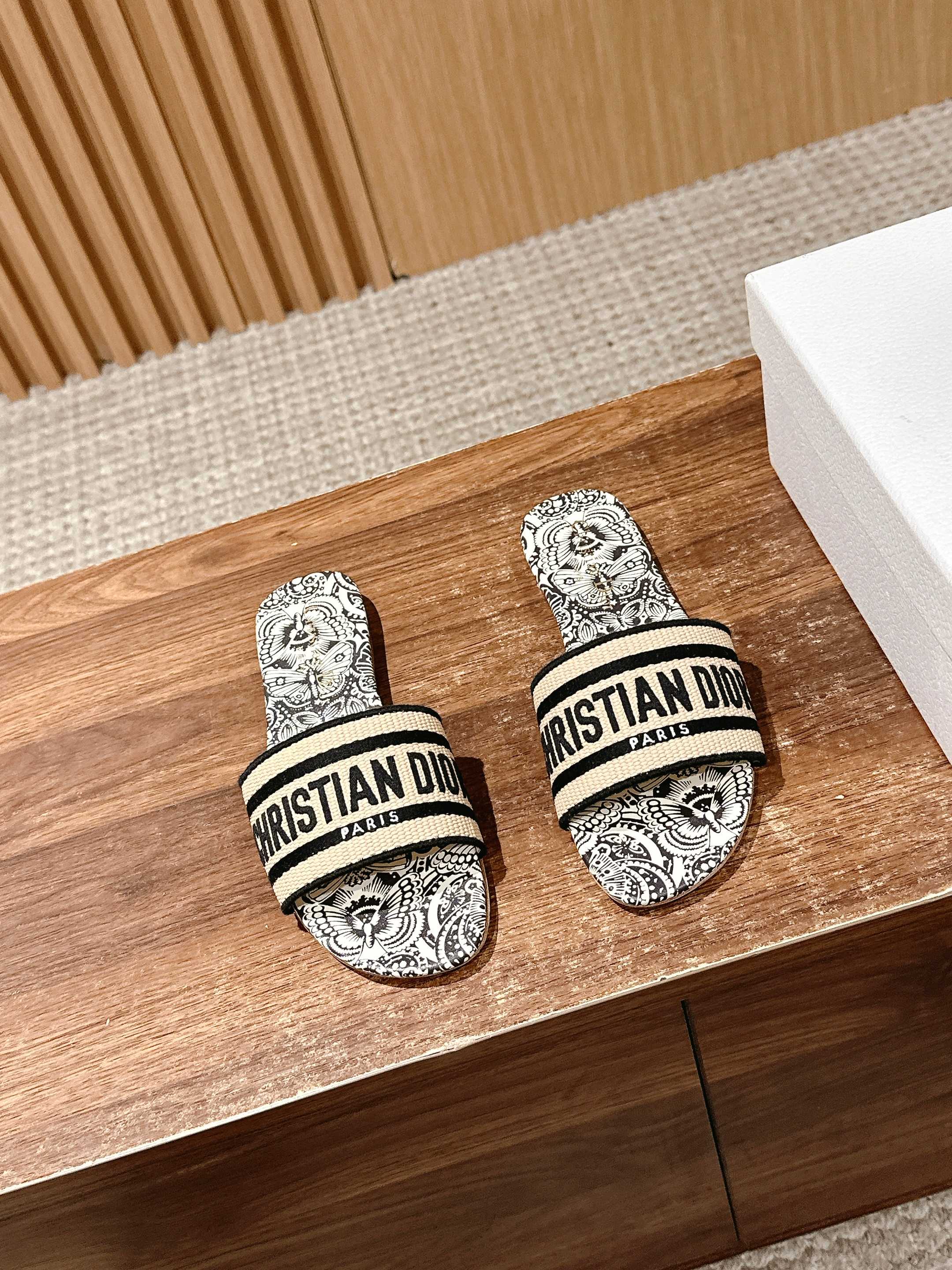 DIOR 26S D-CLUB EMBROIDERED SLIDES IN BLACK TOILE DE JOUY