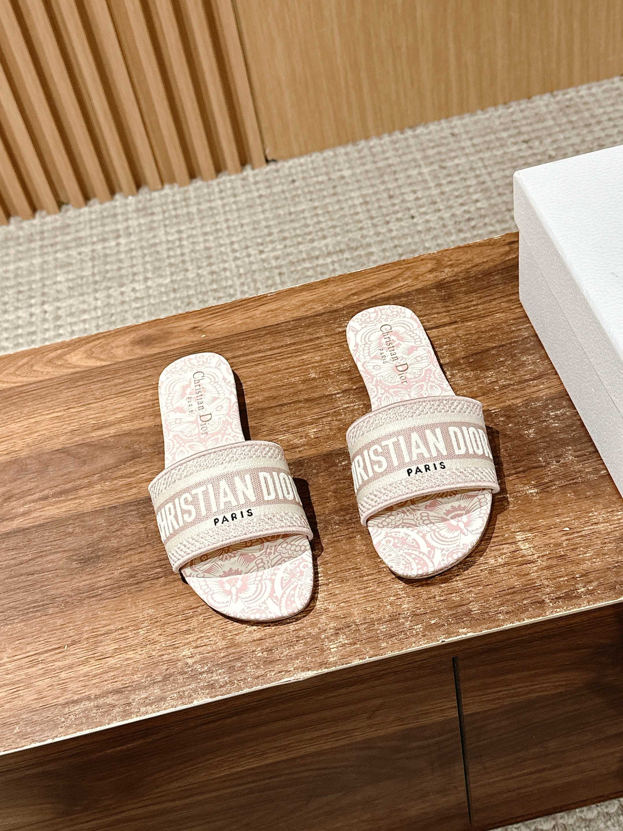 DIOR 26S D-CLUB EMBROIDERED SLIDES IN PINK TOILE DE JOUY