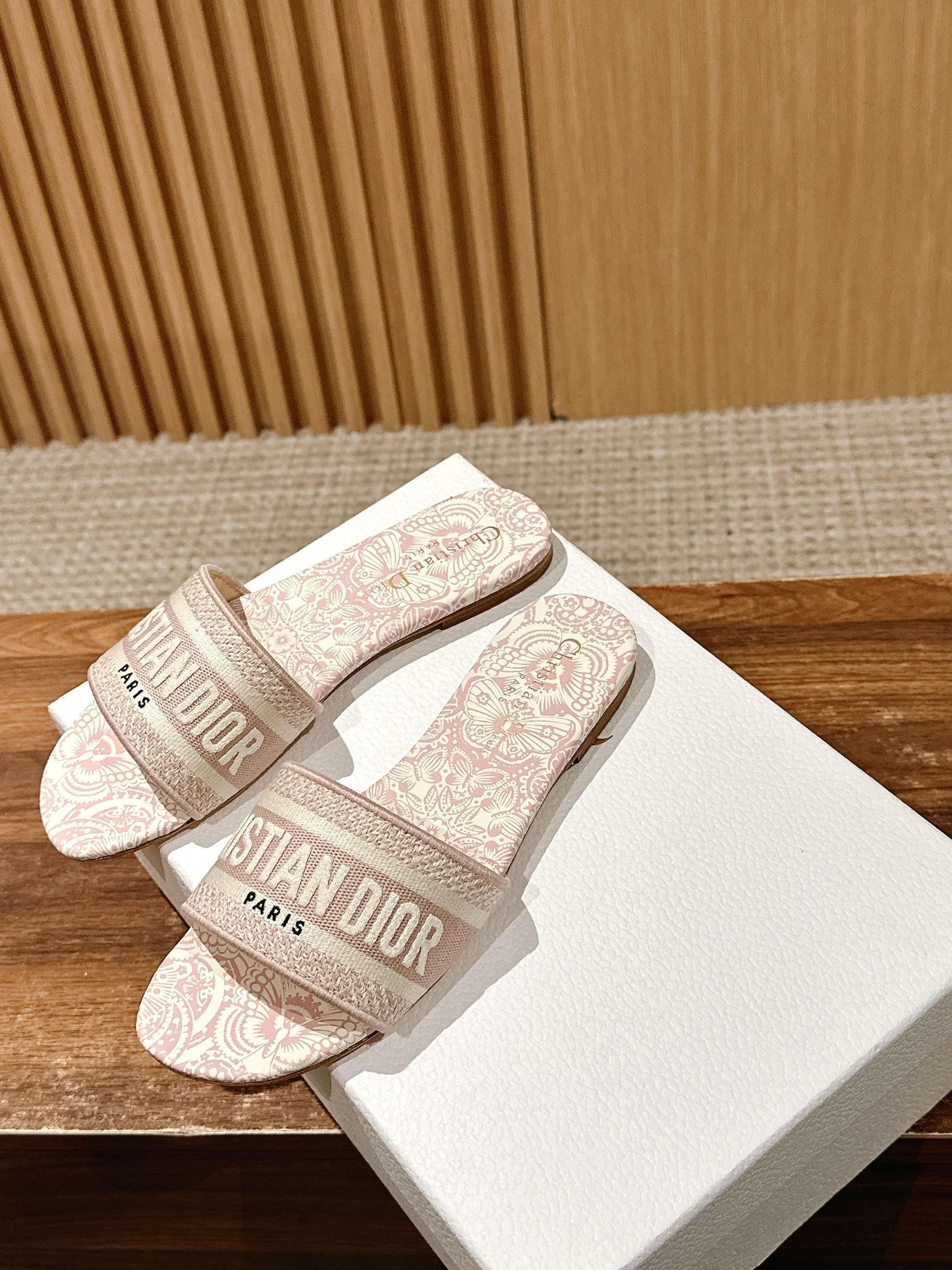 DIOR 26S D-CLUB EMBROIDERED SLIDES IN PINK TOILE DE JOUY