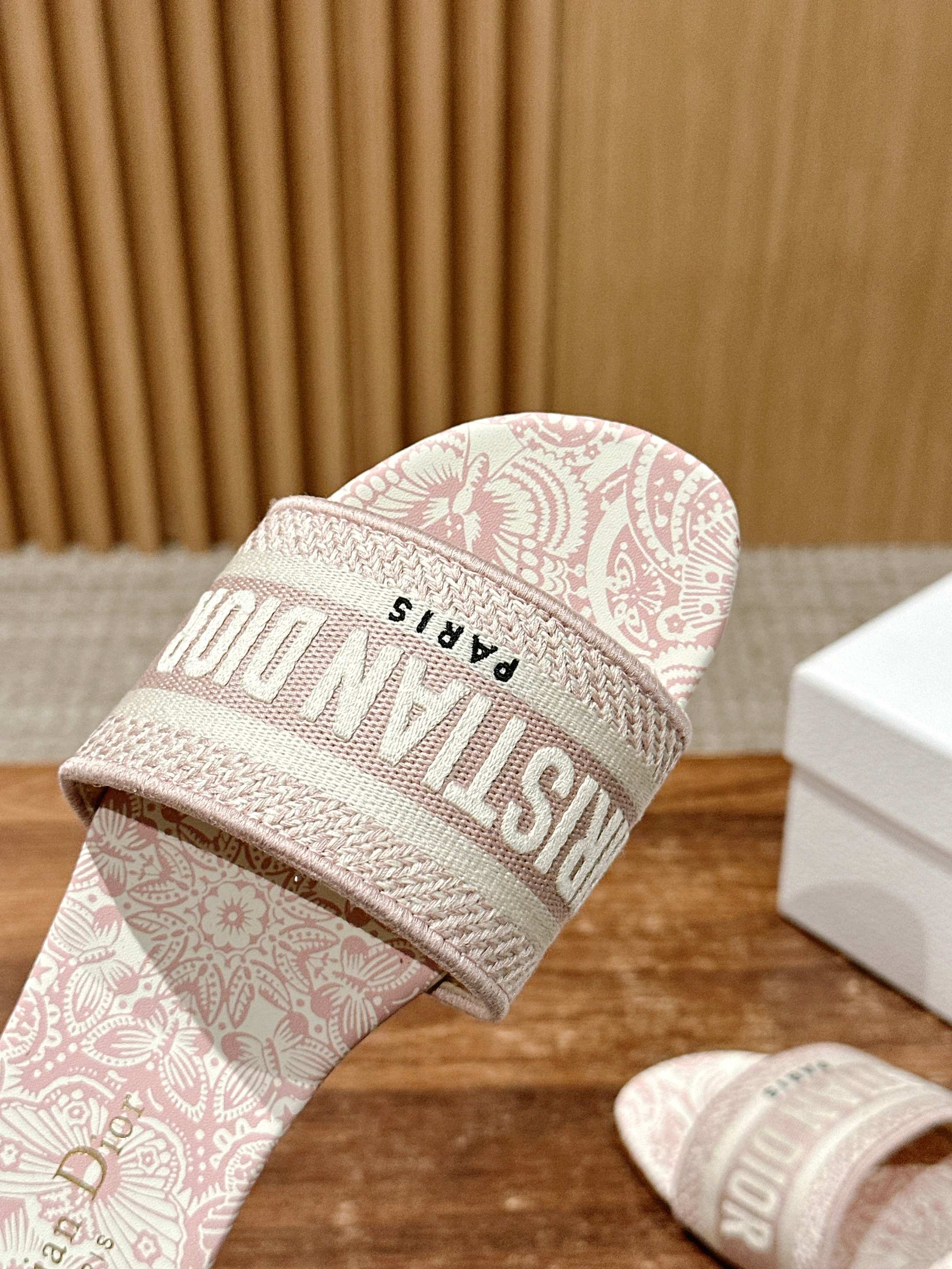 DIOR 26S D-CLUB EMBROIDERED SLIDES IN PINK TOILE DE JOUY